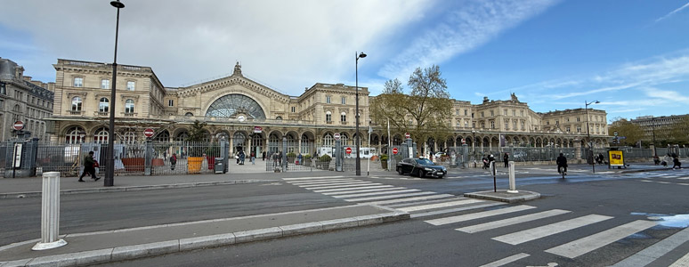 Paris Gare de l'Est facade & forecourt