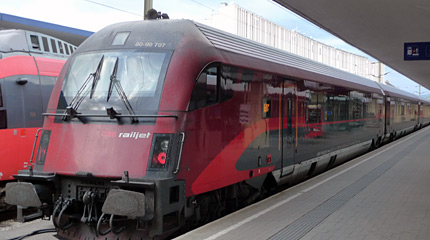A railjet driving trailer end