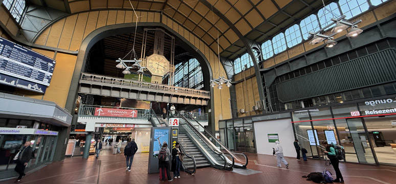 Hamburg Hbf east hall & ticket office