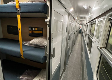 IntecCite de Nuit 2nd class couchette corridor