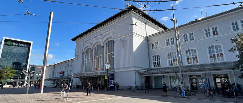Salzburg Hbf exterior