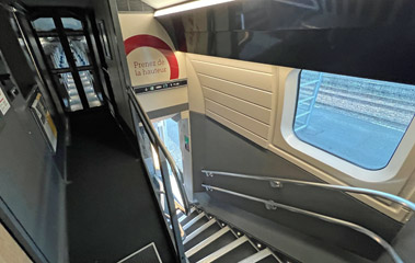 TGV Océane stairs and landing