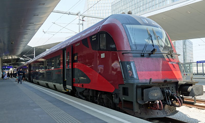 Afternoon railjet train from Vienna to Venice, about to leave