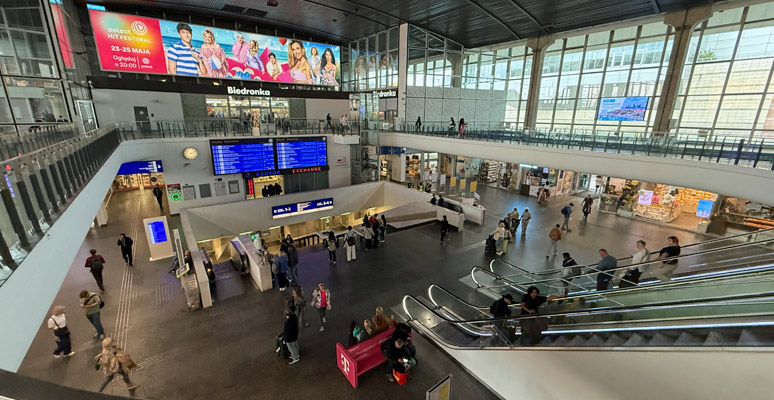 Warsaw Centralna main hall